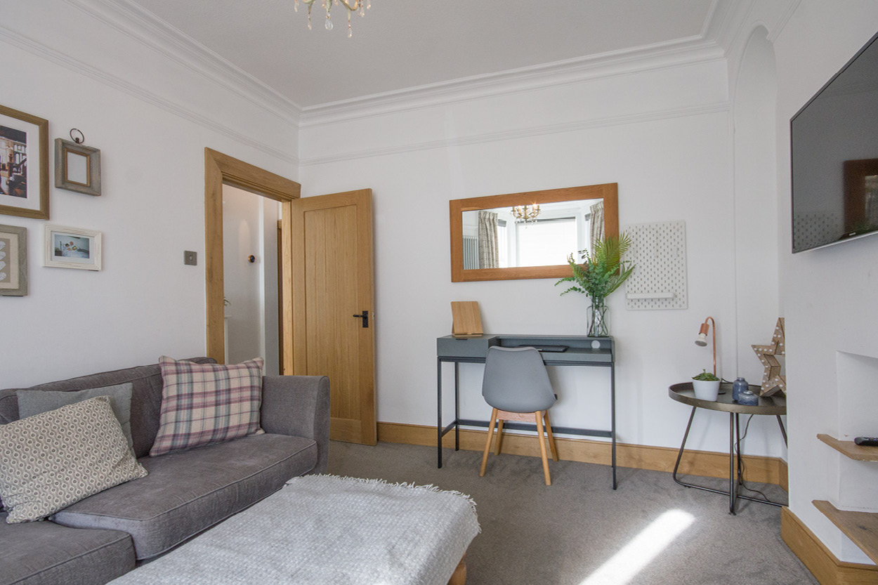 Milne-Moser-Estate-Agents-Property-Living-Room-600x400