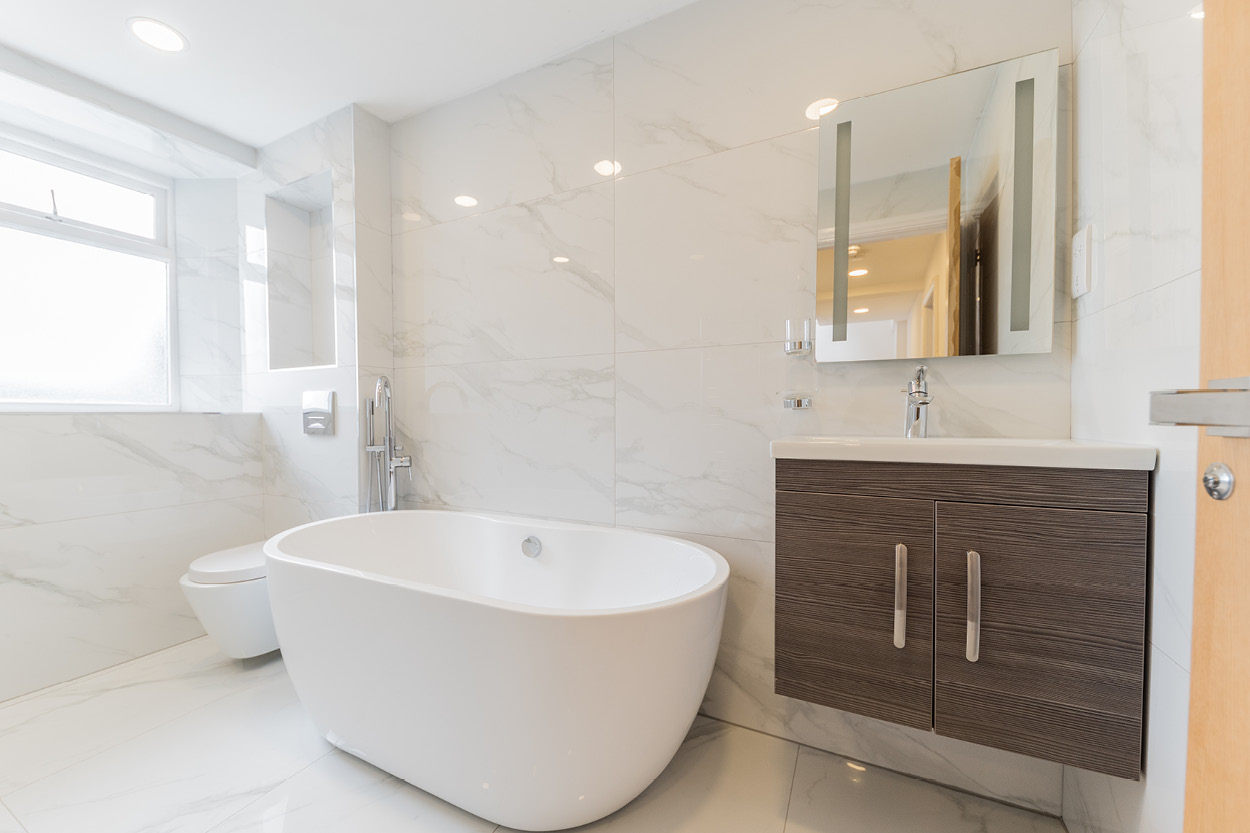 Milne-Moser-Estate-Agents-Property-Modern-Bathroom-600x400