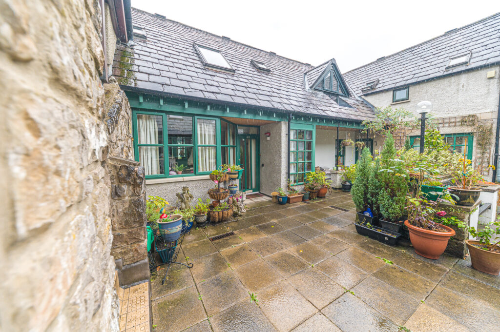 sters Yard, Highgate, Kendal, LA9 4HA Milne Moser Estate Agents South Lakeland